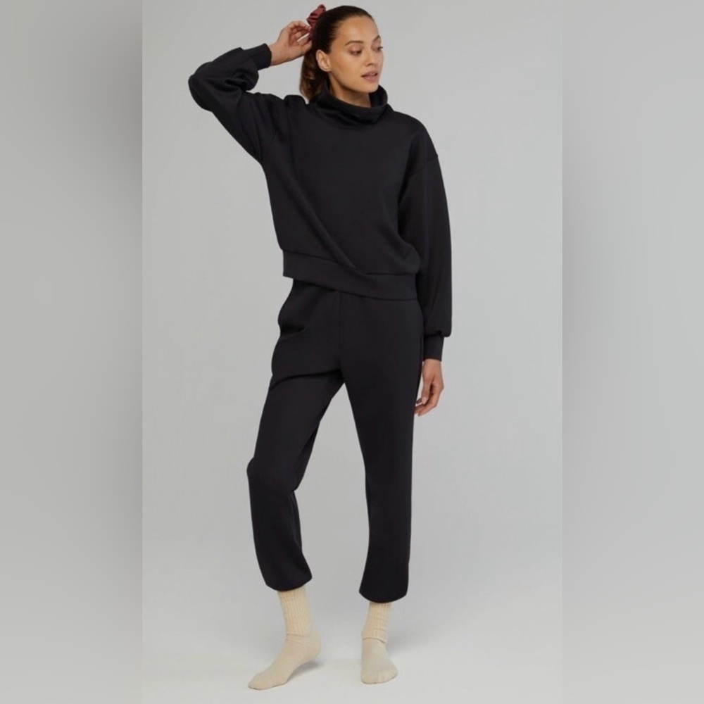 Women's Black Sweatshirt and Pants Set